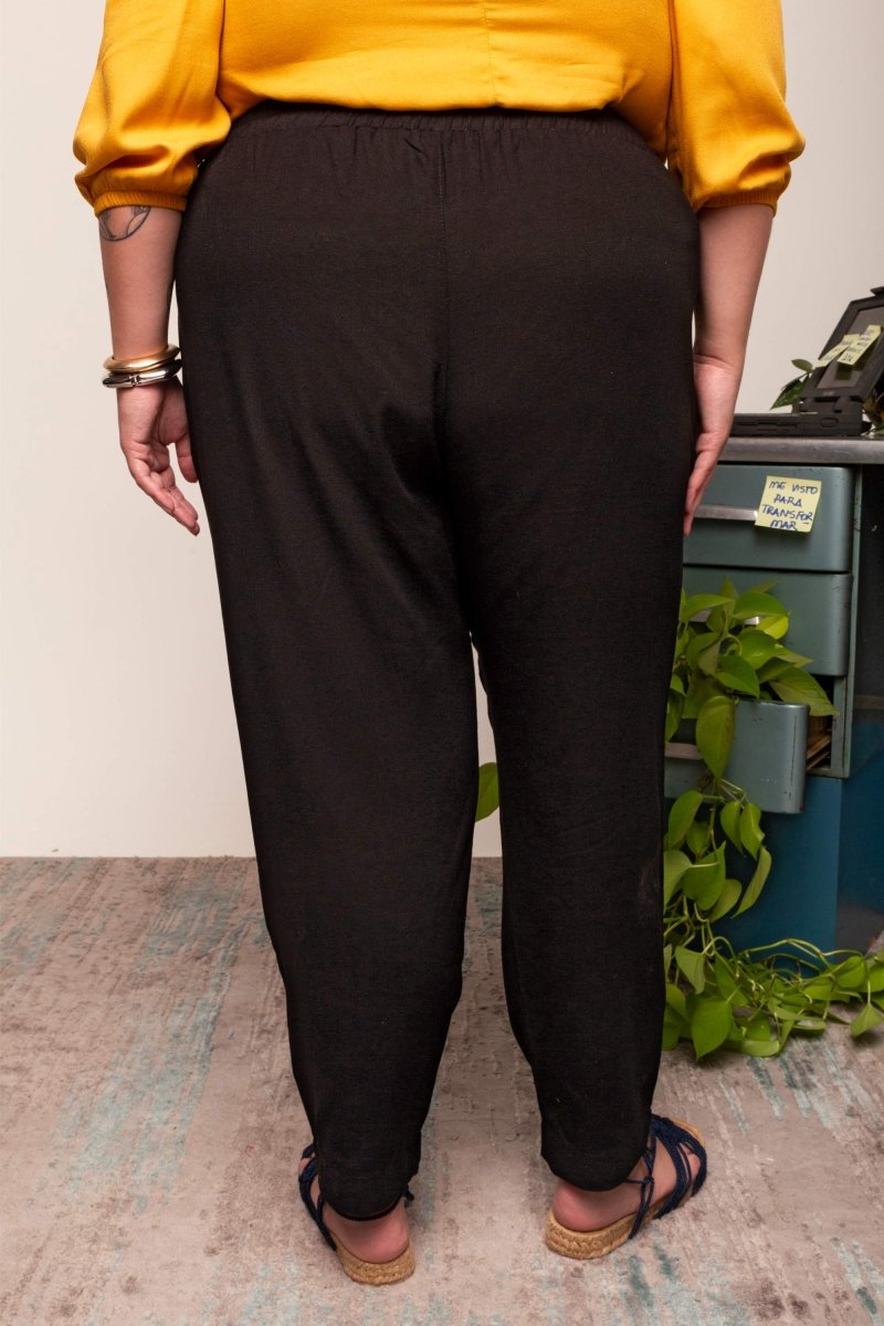 Calça Skinny de Linho - Preto - Uhnika