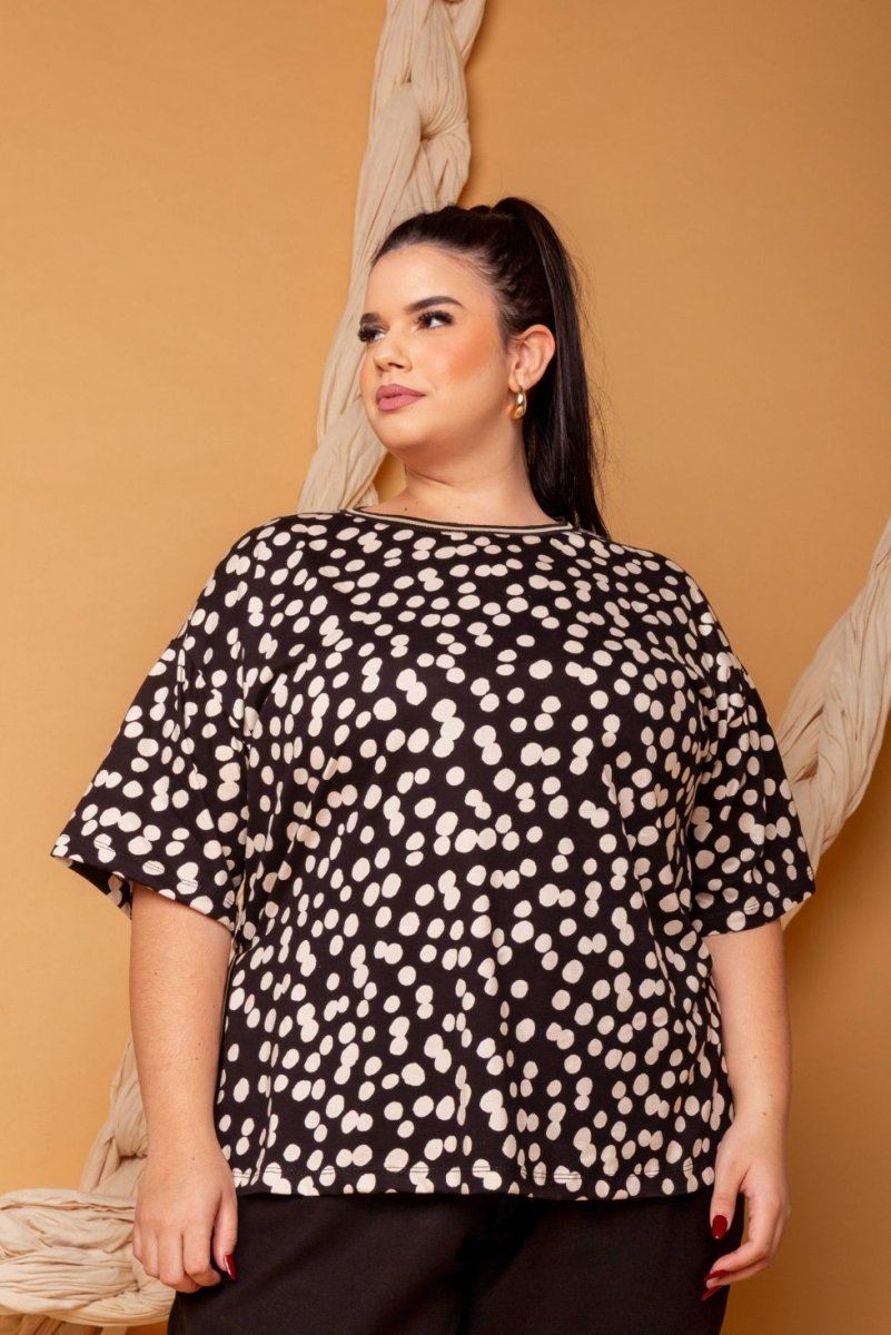 Camiseta Oversized com Fenda - Poá - Uhnika