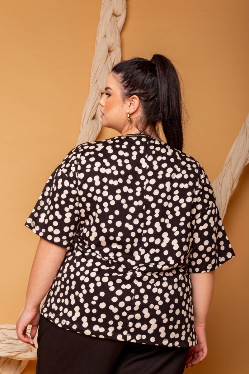 Camiseta Oversized com Fenda - Poá - Uhnika
