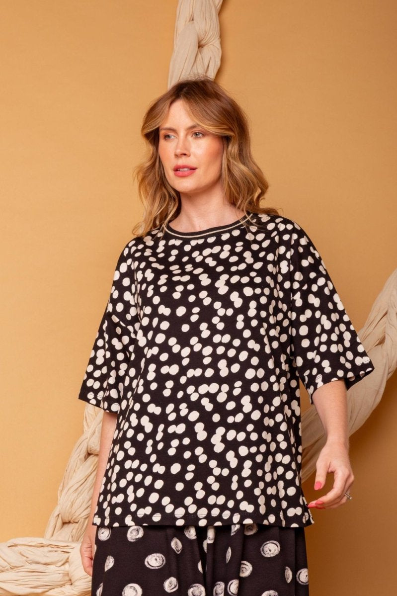 Camiseta Oversized com Fenda - Poá - Uhnika
