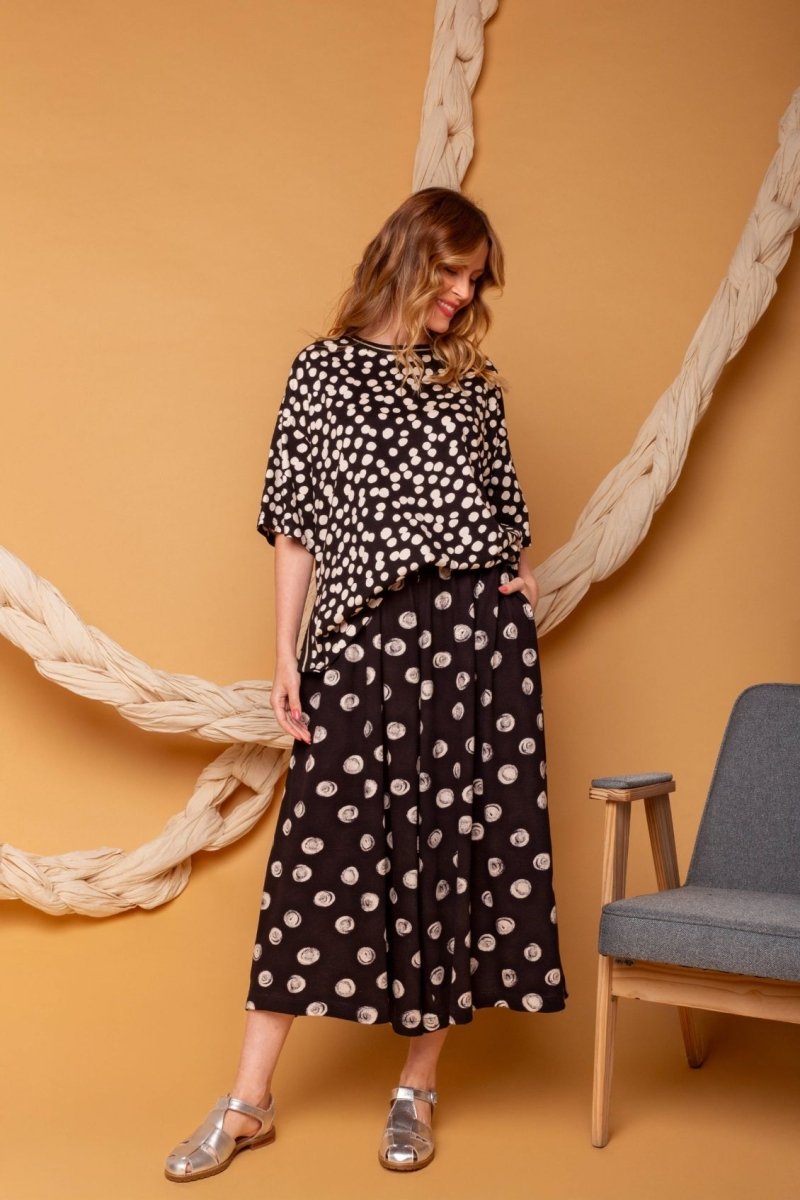 Camiseta Oversized com Fenda - Poá - Uhnika
