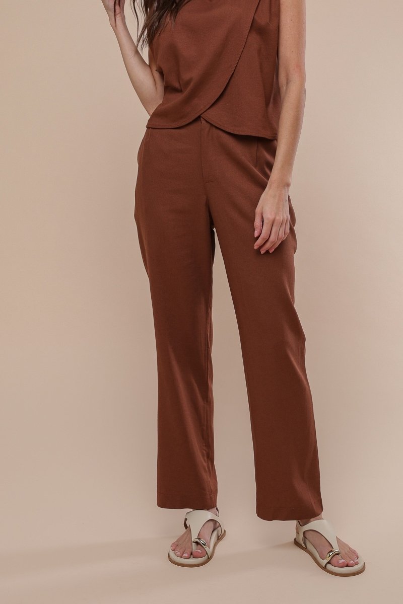 Calça Reta Alfaiataria Feminina - Marrom - Uhnika