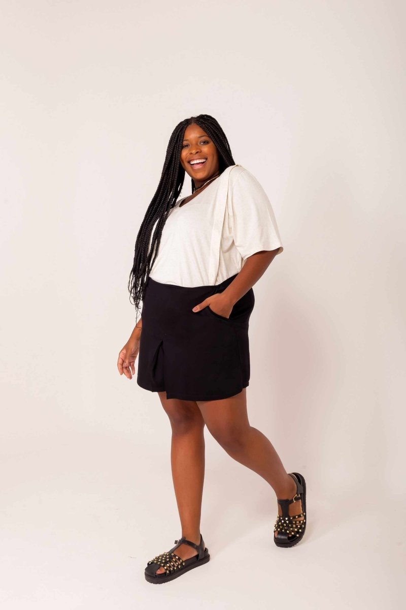 Shorts Saia de Viscose - Preto - Uhnika