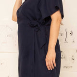 Vestido Curto de Linho Transpassado - Azul Marinho - Uhnika